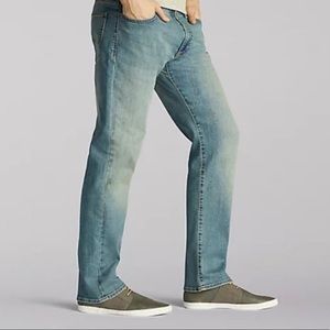 Lee Extreme Motion Straight Fit Tapered Leg Jeans (A20)